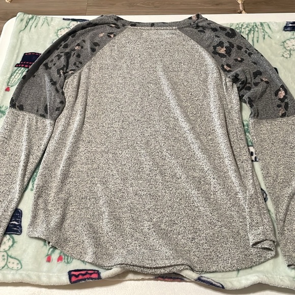 Long sleeve leopard detail shirt - Picture 5 of 6